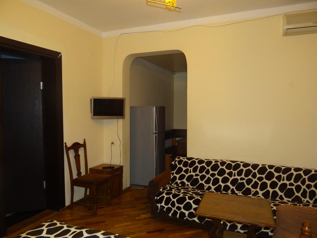 Festina Lente Hotel Koboeleti Buitenkant foto
