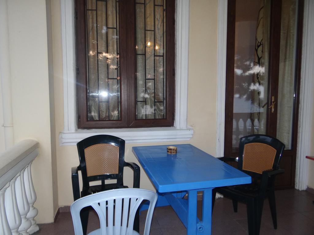 Festina Lente Hotel Koboeleti Buitenkant foto