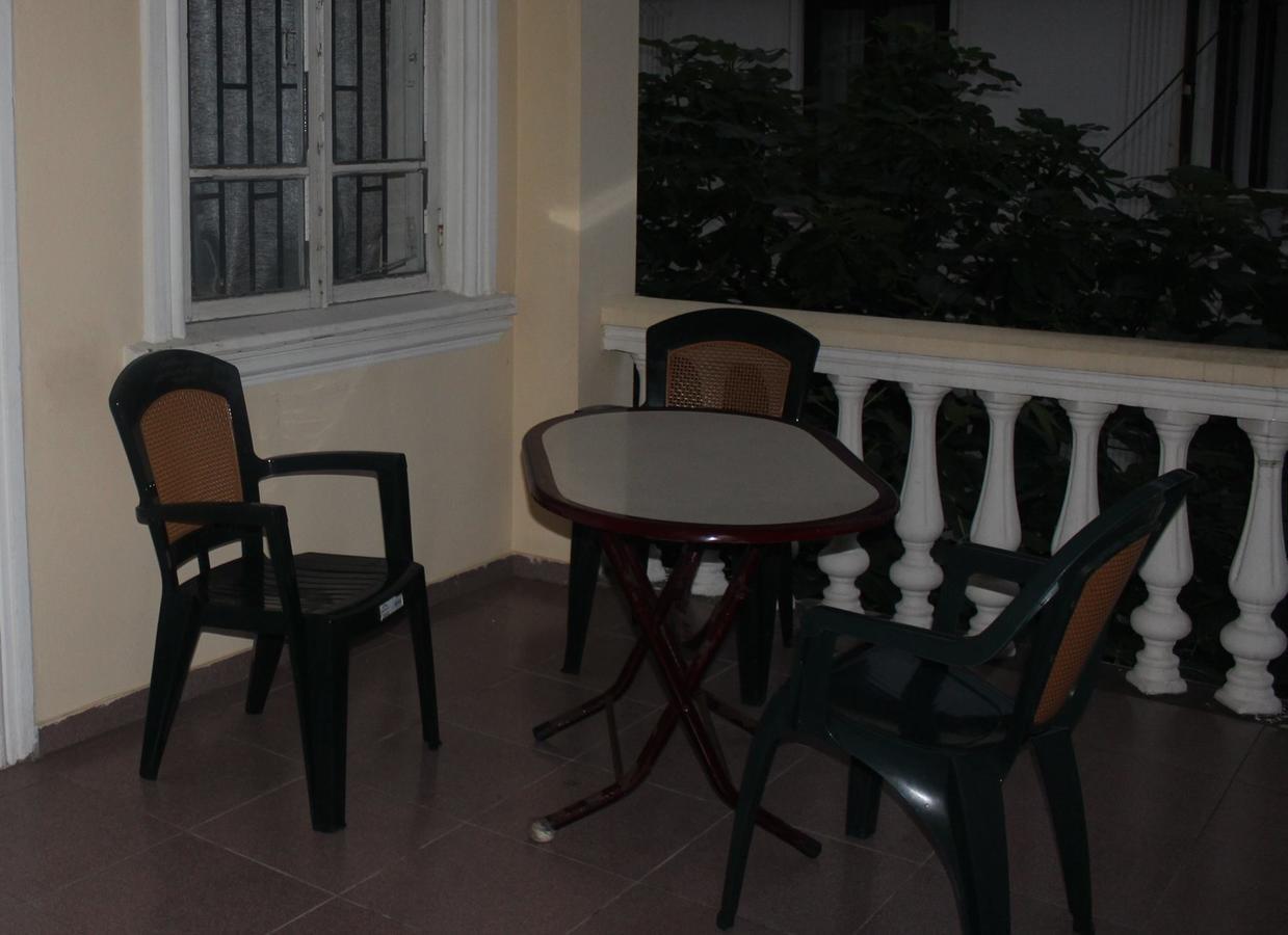 Festina Lente Hotel Koboeleti Buitenkant foto